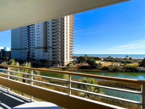 Oceanfront Dream w Outdoor and Indoor Pools